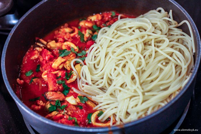 spaghetti z owocami morza 9