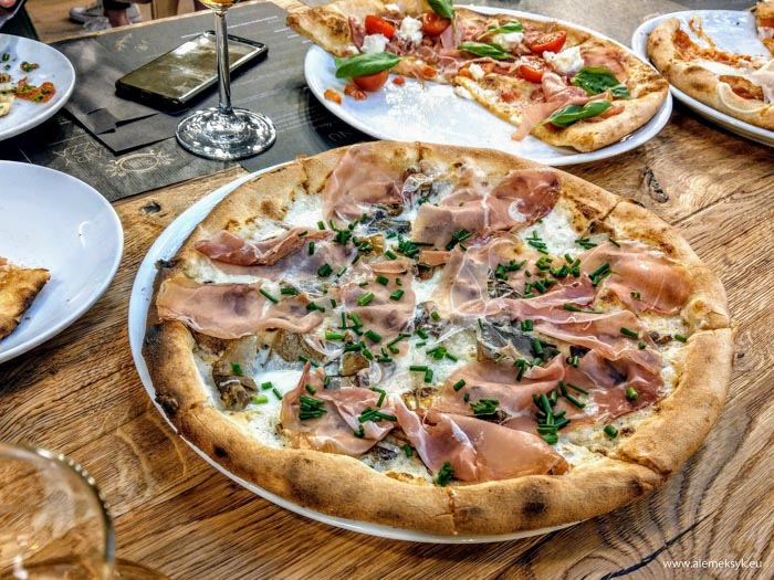 tutti santi warszawa pizza 8