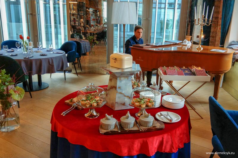 Rest. Baczewskich - Fortepian