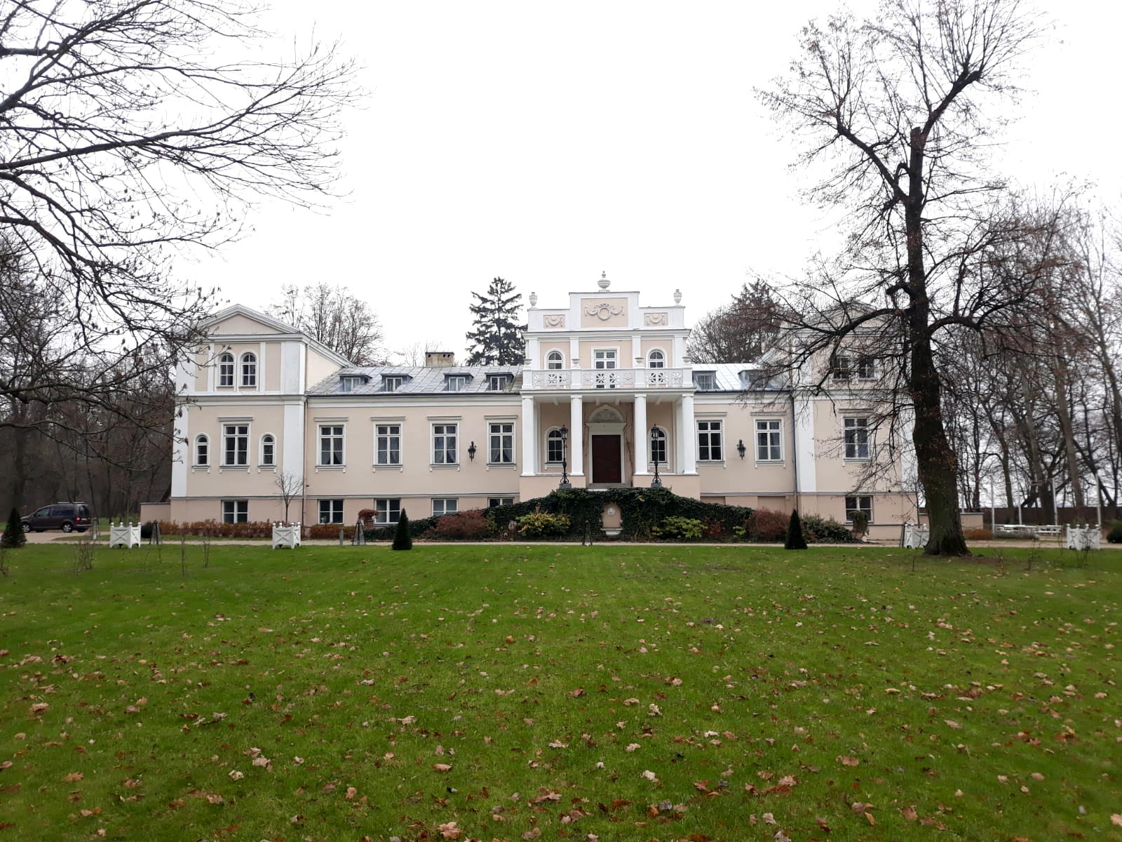 palac zaborowek front