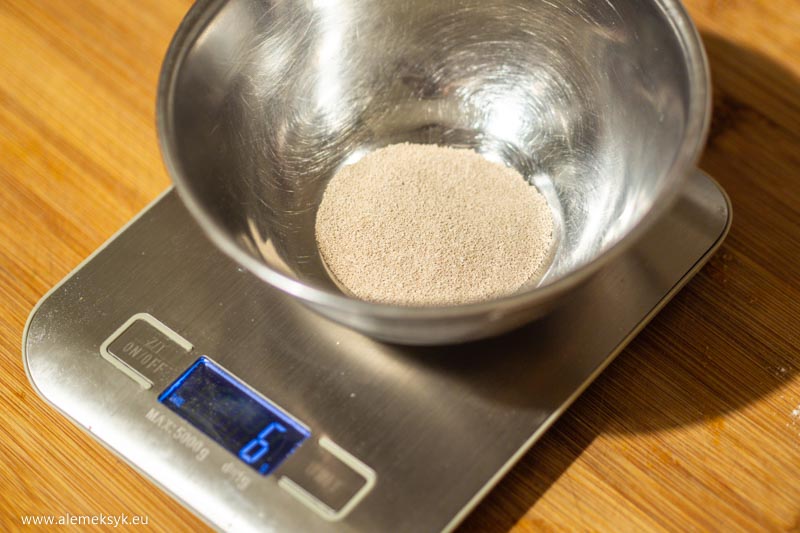 bulki drozdzowe maslane 1