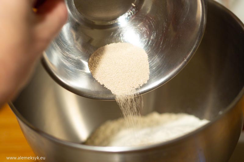 bulki drozdzowe maslane 2