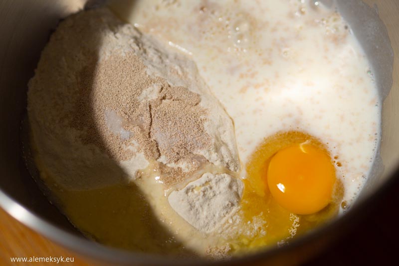 bulki drozdzowe maslane 4