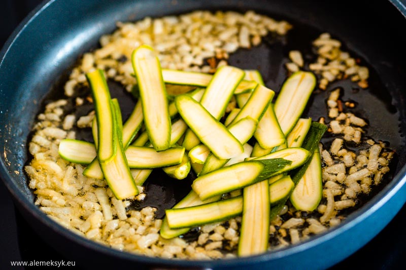 quesadilla z kwiatami cukinii 13