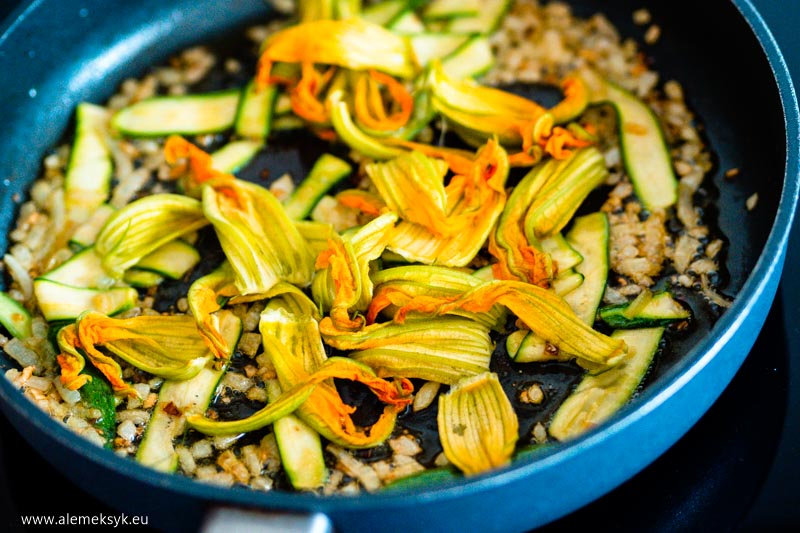 quesadilla z kwiatami cukinii 16