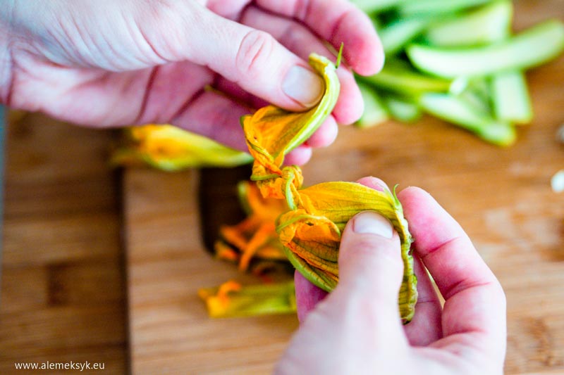 quesadilla z kwiatami cukinii 9