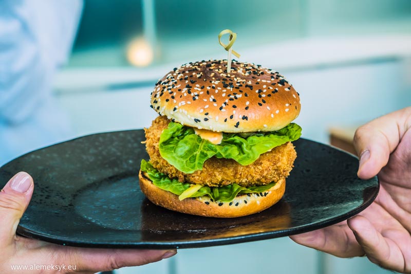 chivas and burger 15