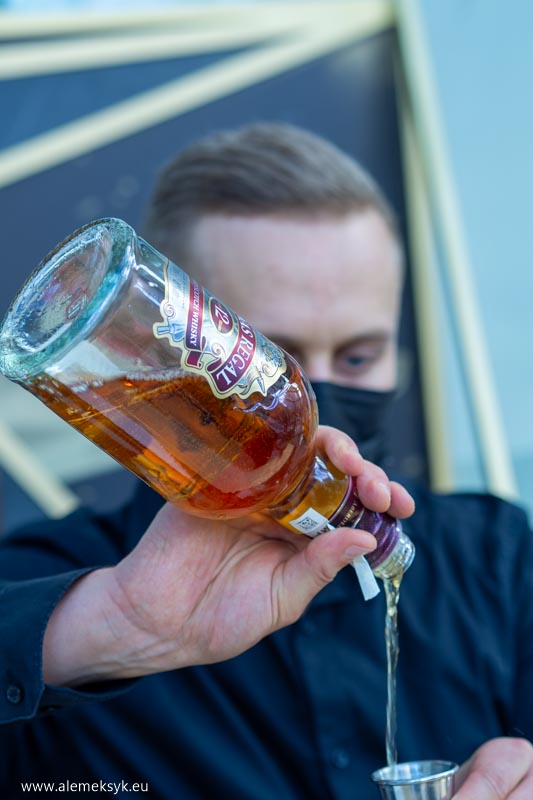 chivas and burger 22