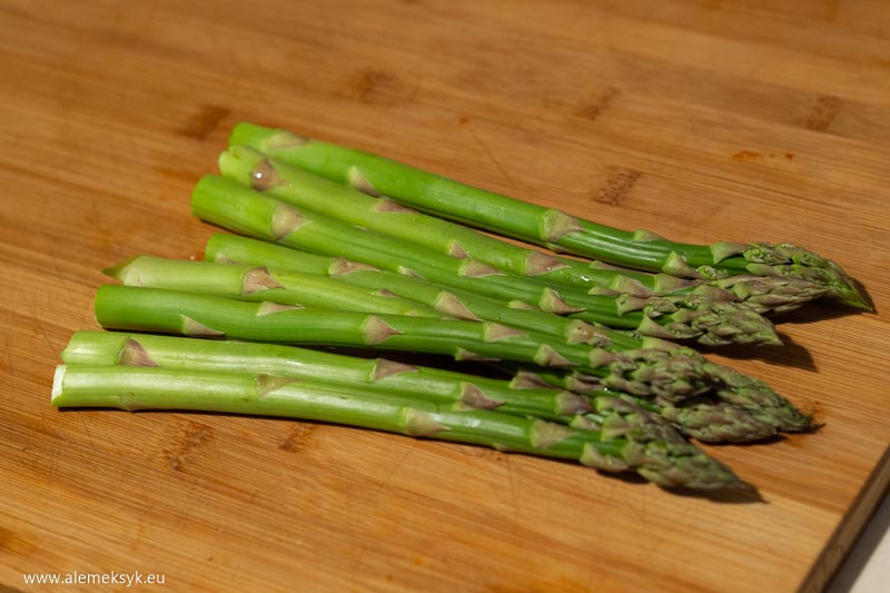 grillowany halloumi ze szparagami 1