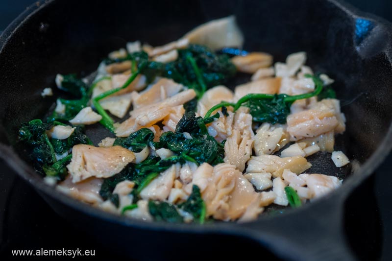 frittata z lososiem szpinakiem 10