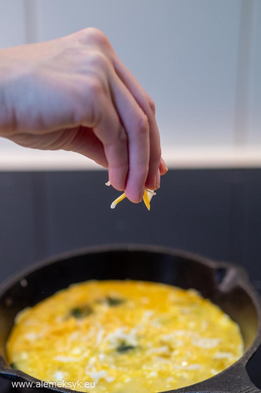 frittata z lososiem szpinakiem 13
