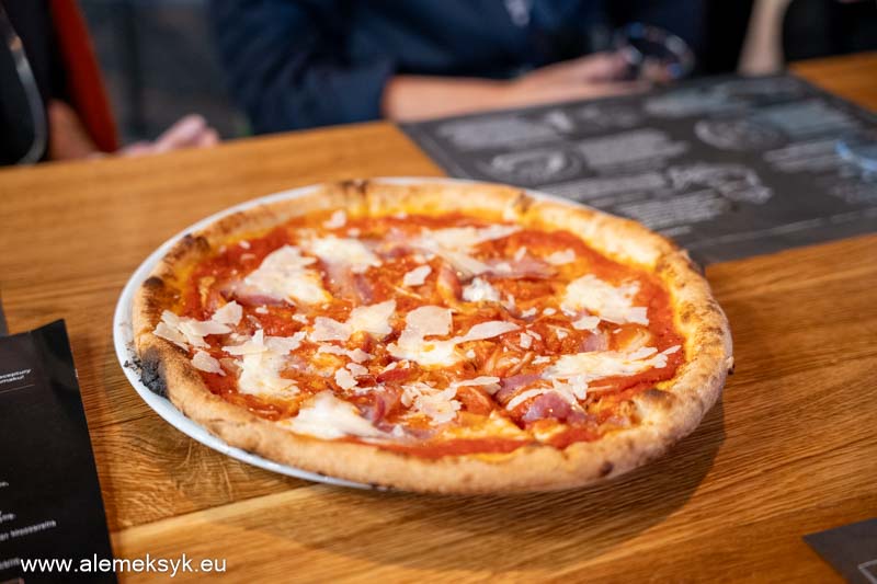 pizzeria tutti santi fort wola 12