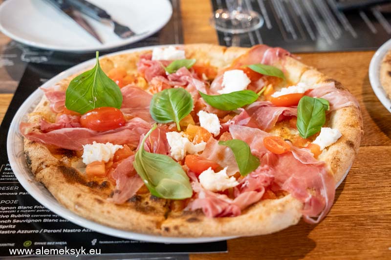 pizzeria tutti santi fort wola 13