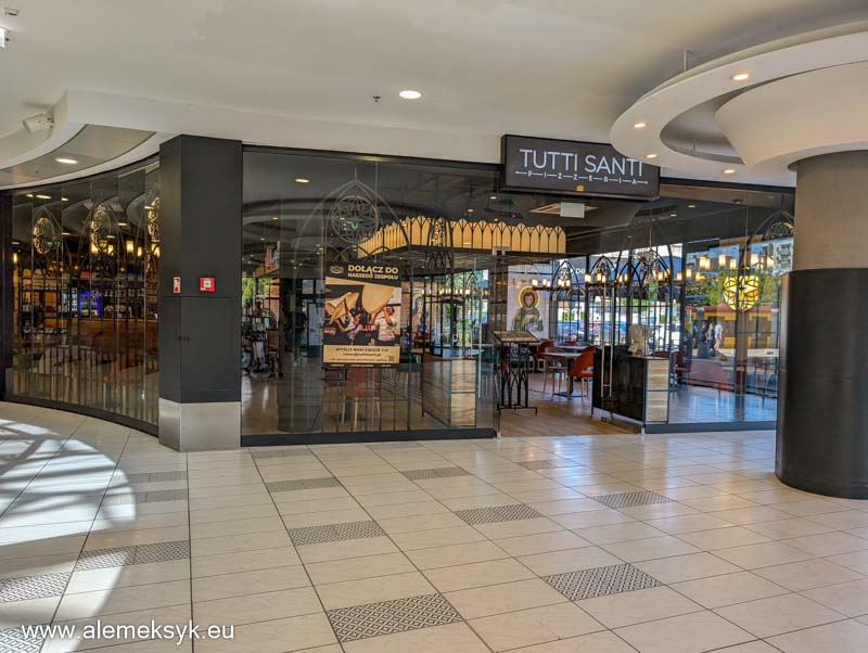 pizzeria tutti santi fort wola 22