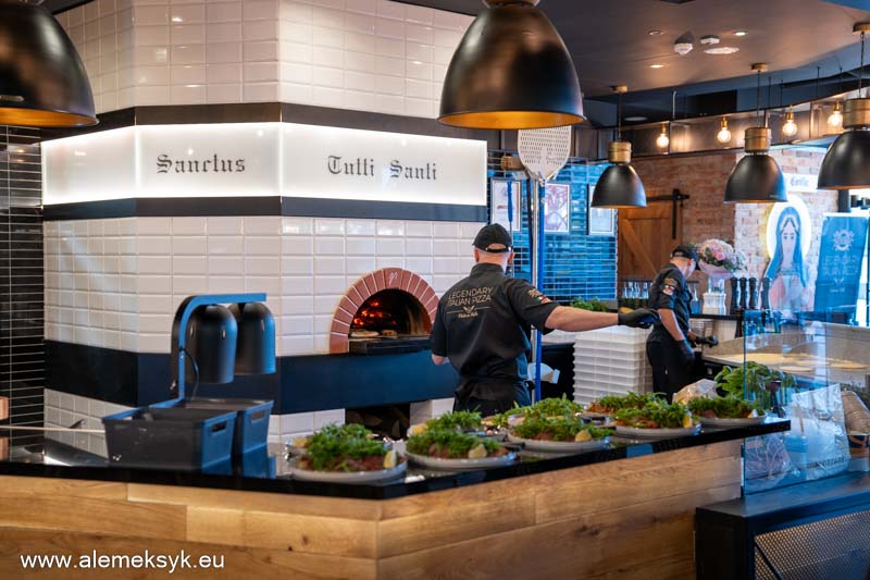 pizzeria tutti santi fort wola 3