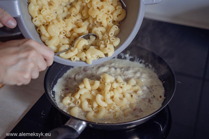 zapiekanka z makaronu i sera goronzola salami 10