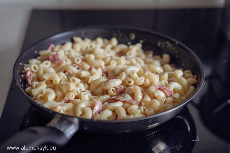 zapiekanka z makaronu i sera goronzola salami 11