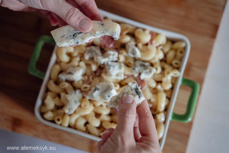 zapiekanka z makaronu i sera goronzola salami 13