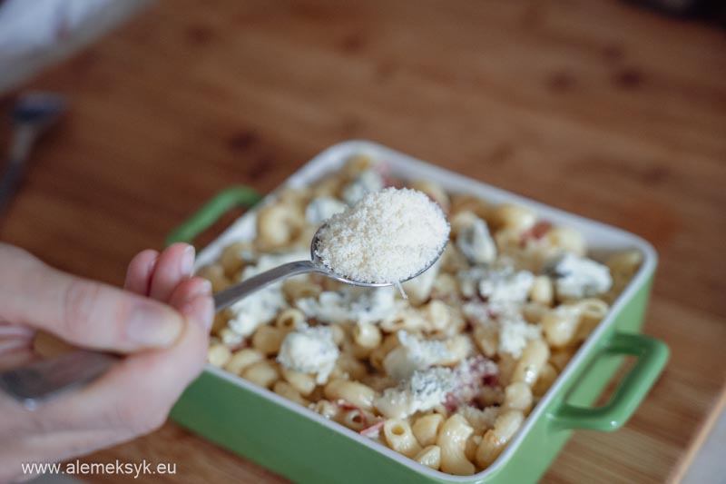 zapiekanka z makaronu i sera goronzola salami 15