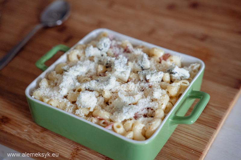 zapiekanka z makaronu i sera goronzola salami 16