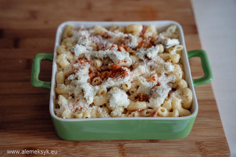 zapiekanka z makaronu i sera goronzola salami 18