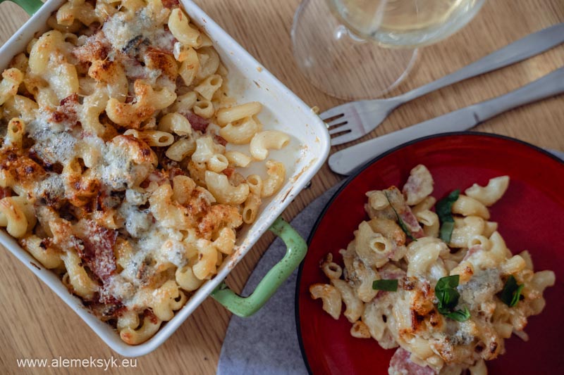 zapiekanka z makaronu i sera goronzola salami 22