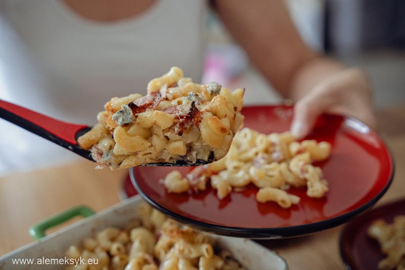 zapiekanka z makaronu i sera goronzola salami 25