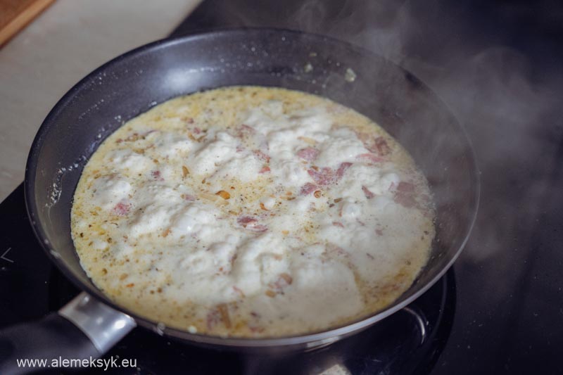 zapiekanka z makaronu i sera goronzola salami 9