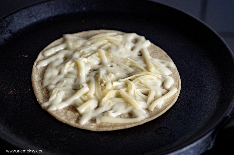 quesadilla tinga de pollo 18