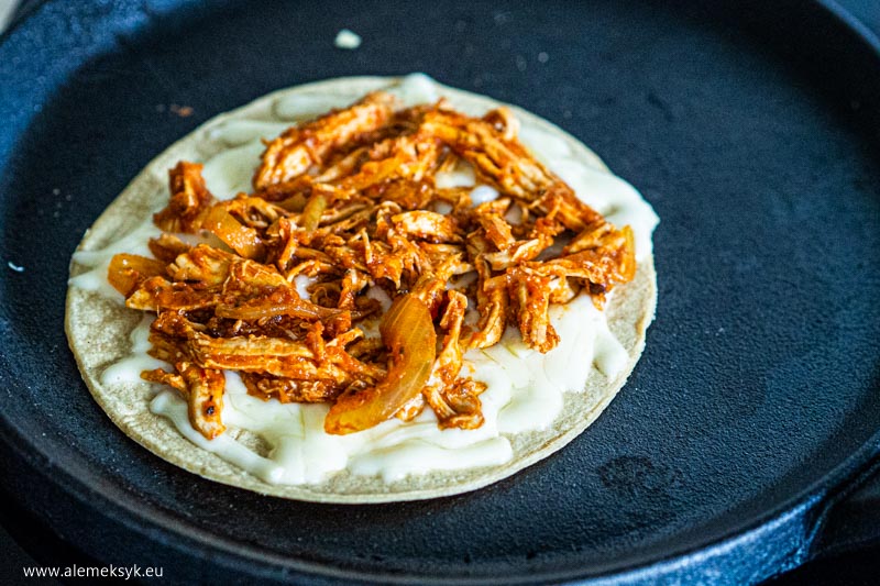 quesadilla tinga de pollo 19